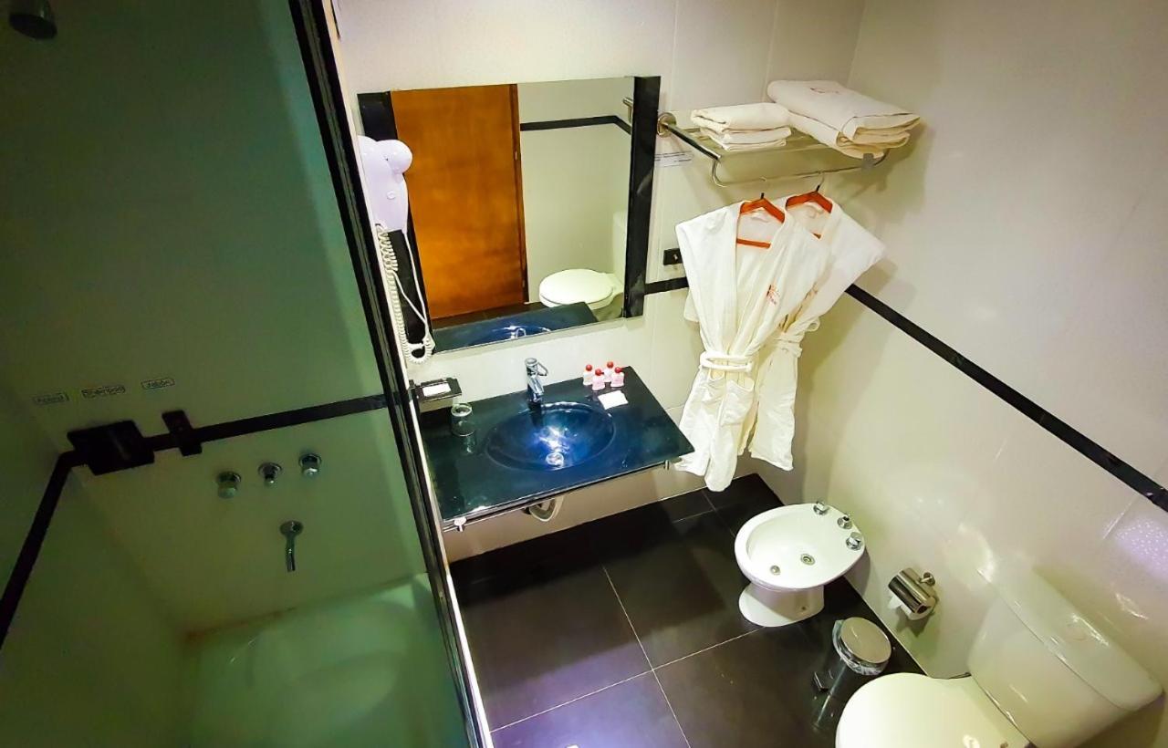 Austral Hotel Dos de Mayo Buitenkant foto