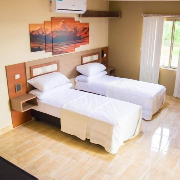 Austral Hotel Dos de Mayo Buitenkant foto