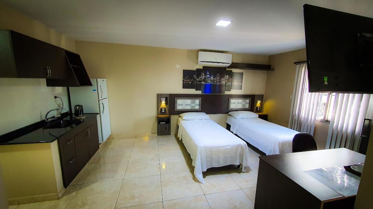 Austral Hotel Dos de Mayo Buitenkant foto