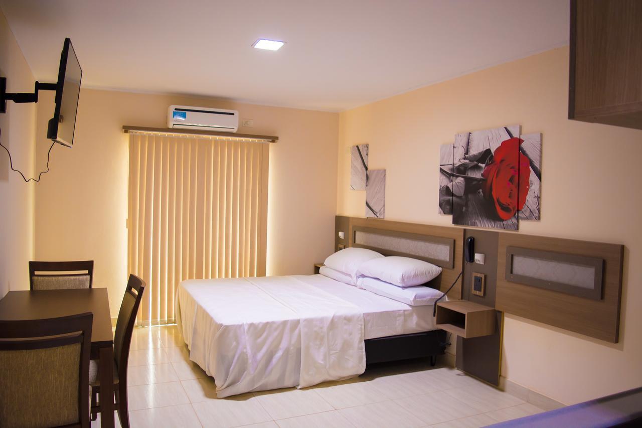 Austral Hotel Dos de Mayo Buitenkant foto